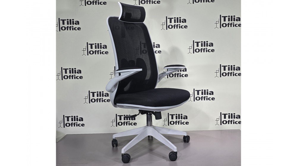Tilia Akra Beyaz Ayaklı Modern Yönetici Koltuğu Tilia Akra modern fileli makam koltuğu, beyaz iskelet ve hareketli kolçaklı.